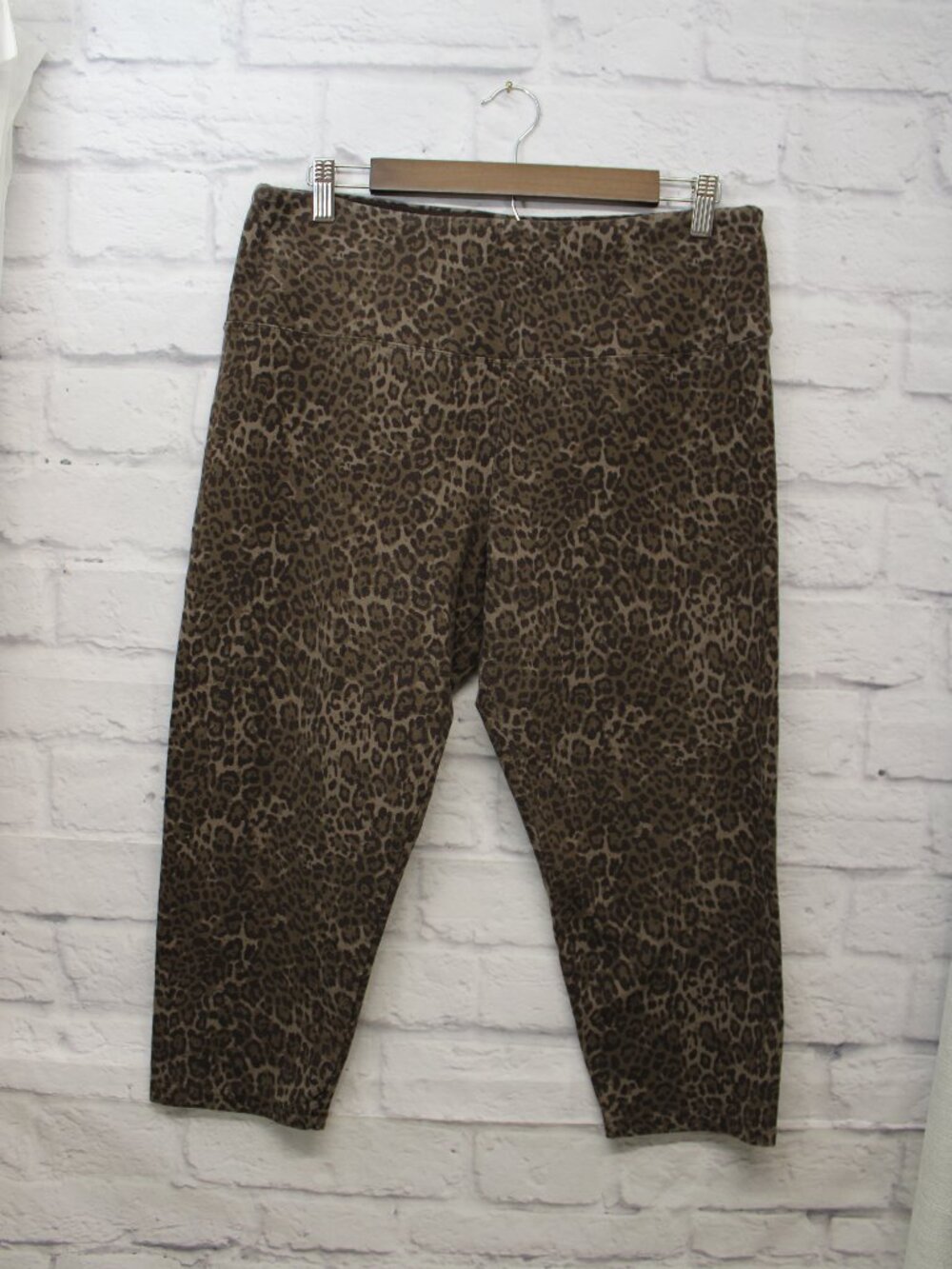 Casablanca Extra Large Brown Leopard Print Pull On Capri Legging Pants